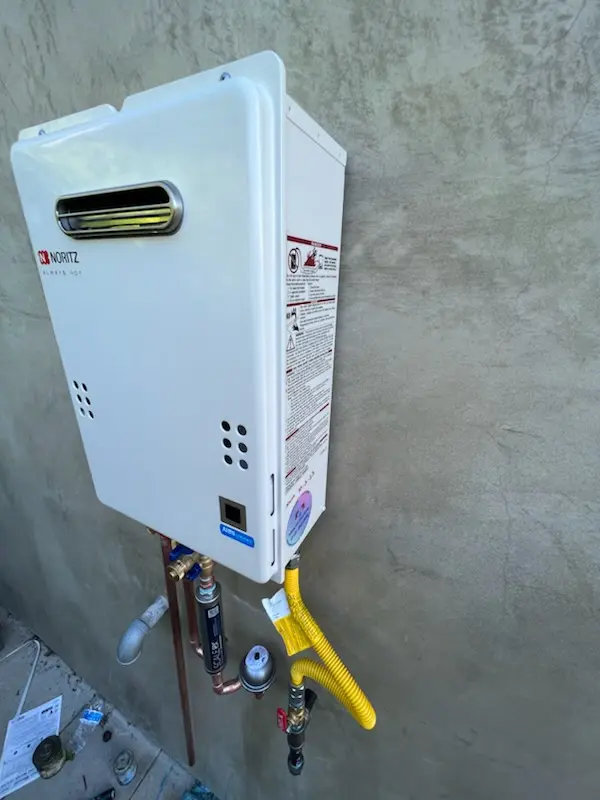 Tankless water heater installation for El Miradero homes
